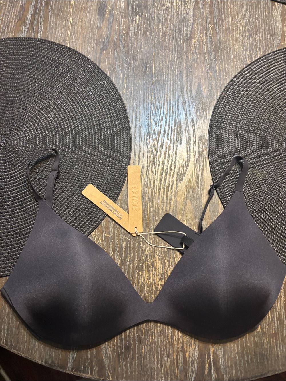SKIMS Smooth Black Wireless form super push up Bra 32D NWT